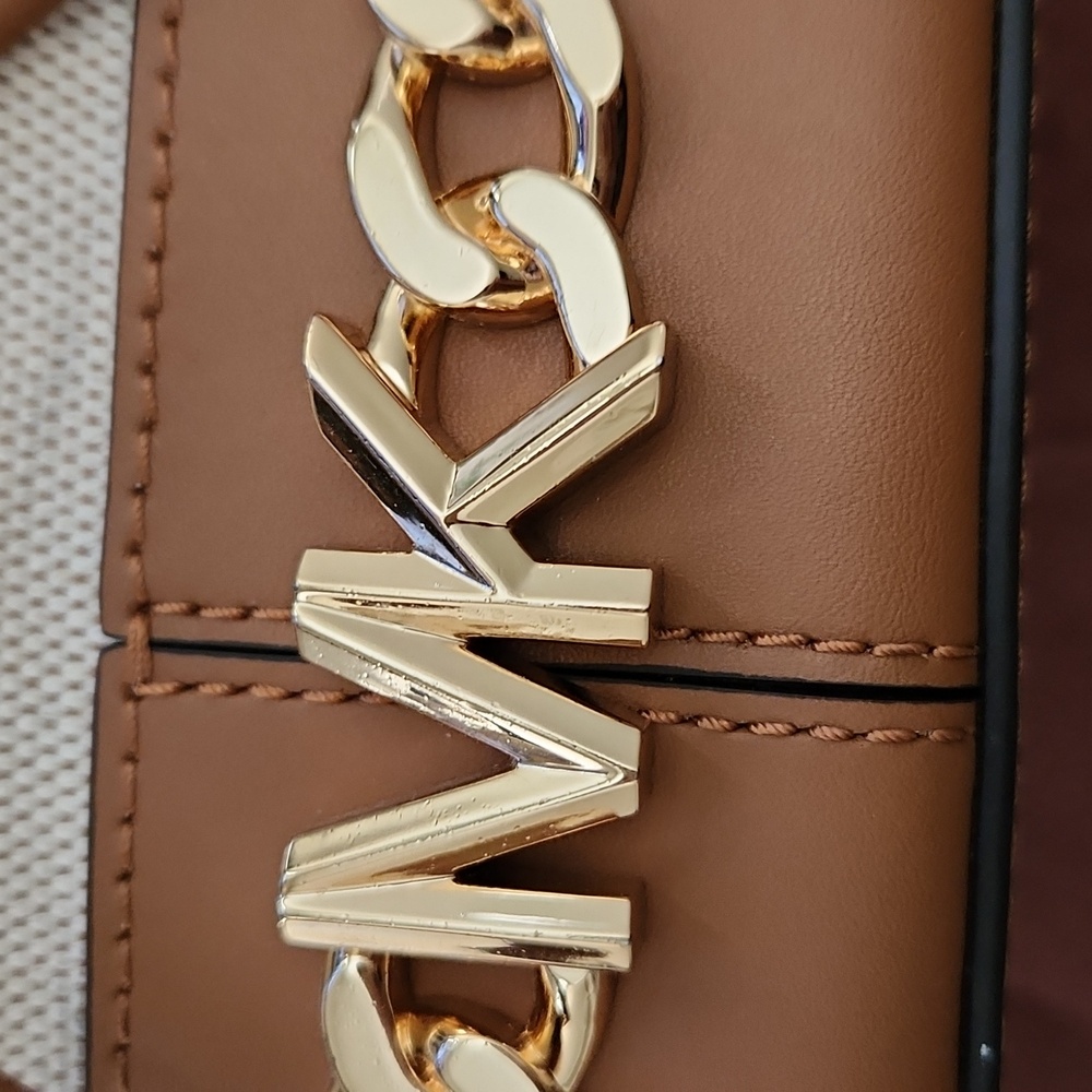Michael Kors purse - Picture 4 of 6